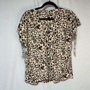 Woman’s animal print blouse. Elastic front, pull tie shoulders. Size L. Cross ov